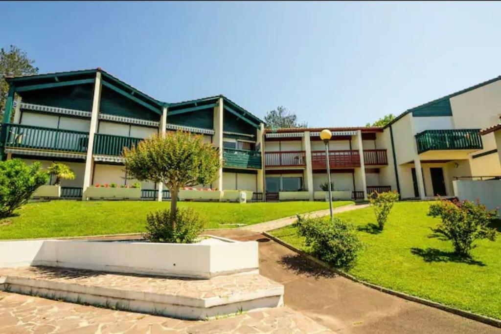 Ferienwohnung Caporizon-Baillenia-T1 Vue Montagne - Piscine St Jean De Luz Saint-Jean-de-Luz Exterior foto